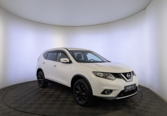 Подержанный автомобиль Nissan X-Trail 2017 года (3 фото)