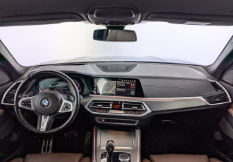 Подержанный автомобиль BMW X5 2021 года (14 фото)