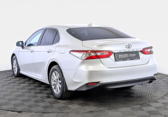 Подержанный автомобиль Toyota Camry Sedan 2021 года (7 фото)