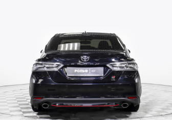 Подержанный автомобиль Toyota Camry Sedan 2021 года (6 фото)
