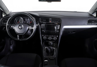 Подержанный автомобиль Volkswagen Golf Hatchback 2014 года (12 фото)
