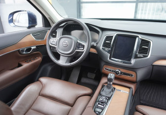 Подержанный автомобиль Volvo XC90 2019 года (12 фото)