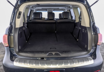 Подержанный автомобиль Infiniti QX80 2017 года (10 фото)