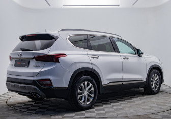 Подержанный автомобиль Hyundai Santa Fe 2019 года (5 фото)