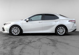 Подержанный автомобиль Toyota Camry Sedan 2022 года (8 фото)