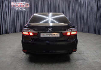 Подержанный автомобиль Toyota Camry Sedan 2016 года (5 фото)