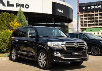 Подержанный автомобиль Toyota Land Cruiser Suv 2018 года (2 фото)
