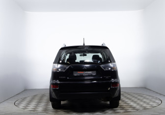 Подержанный автомобиль Mitsubishi Outlander 2010 года (6 фото)