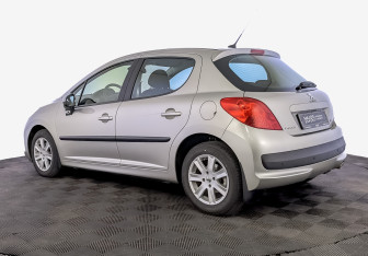 Подержанный автомобиль Peugeot 207 Hatchback 2008 года (7 фото)