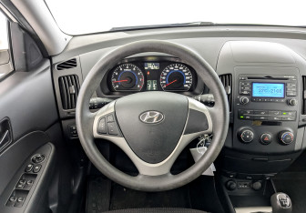Подержанный автомобиль Hyundai i30 Hatchback 2011 года (21 фото)