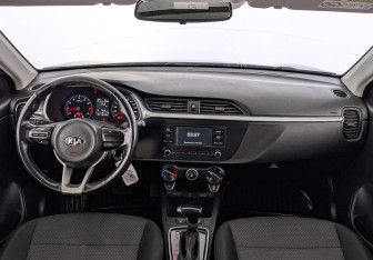 Подержанный автомобиль Kia Rio Hatchback 2021 года (13 фото)