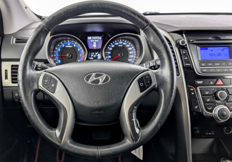 Подержанный автомобиль Hyundai i30 Hatchback 2012 года (21 фото)