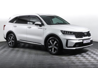 Подержанный автомобиль Kia Sorento 2021 года (3 фото)