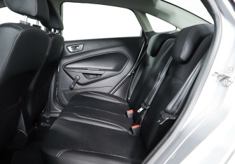 Подержанный автомобиль Ford Fiesta Sedan 2016 года (17 фото)