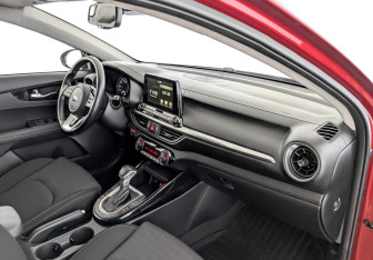 Подержанный автомобиль Kia Cerato Sedan 2019 года (11 фото)