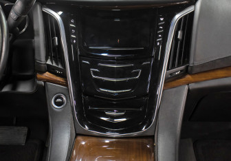 Подержанный автомобиль Cadillac Escalade Suv 2016 года (16 фото)