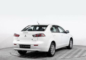 Подержанный автомобиль Mitsubishi Lancer Sedan 2014 года (3 фото)