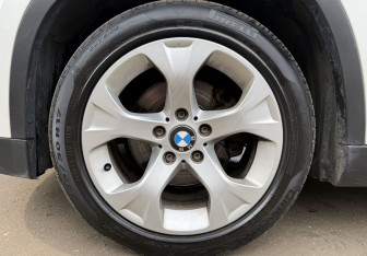 Подержанный автомобиль BMW X1 2014 года (9 фото)