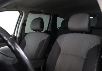 Подержанный автомобиль Renault Duster 2014 года (17 фото)