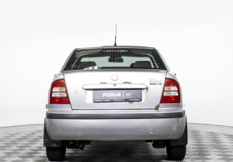 Подержанный автомобиль Skoda Octavia Liftback 2008 года (6 фото)