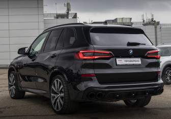 Подержанный автомобиль BMW X5 2021 года (11 фото)