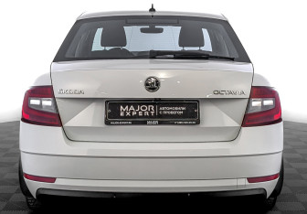 Подержанный автомобиль Skoda Octavia Liftback 2019 года (6 фото)