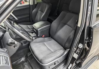 Подержанный автомобиль Toyota Land Cruiser Prado 2019 года (20 фото)
