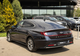 Подержанный автомобиль Hyundai Sonata 2021 года (5 фото)