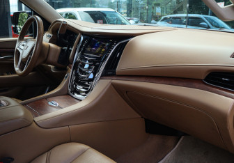 Подержанный автомобиль Cadillac Escalade Suv 2016 года (7 фото)