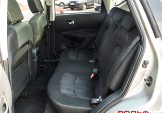 Подержанный автомобиль Nissan Qashqai 2012 года (8 фото)