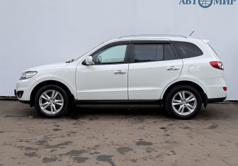 Подержанный автомобиль Hyundai Santa Fe 2010 года (8 фото)