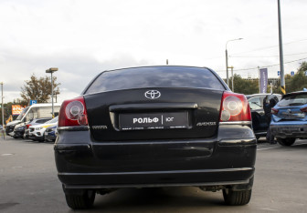Подержанный автомобиль Toyota Avensis Sedan 2007 года (7 фото)