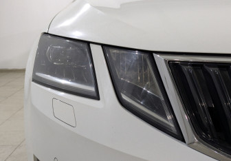 Подержанный автомобиль Skoda Octavia Liftback 2020 года (11 фото)