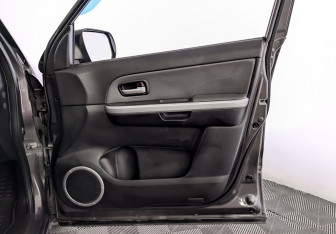 Подержанный автомобиль Suzuki Grand Vitara 2012 года (23 фото)