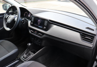 Подержанный автомобиль Skoda Rapid Liftback 2022 года (8 фото)
