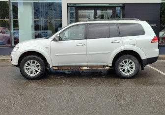Подержанный автомобиль Mitsubishi Pajero Sport 2014 года (8 фото)