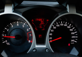 Подержанный автомобиль Nissan Juke 2012 года (18 фото)