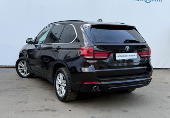 Подержанный автомобиль BMW X5 2015 года (7 фото)
