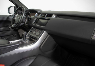 Подержанный автомобиль Land Rover Range Rover Sport 2016 года (9 фото)