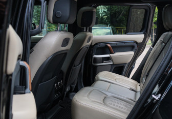 Подержанный автомобиль Land Rover Defender Suv 2020 года (8 фото)