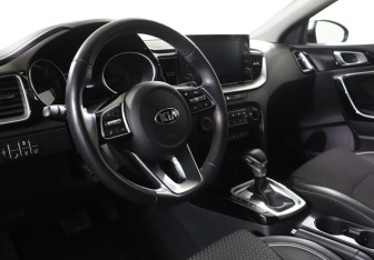 Подержанный автомобиль Kia Ceed Wagon 2020 года (8 фото)