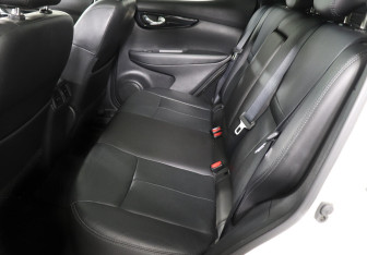 Подержанный автомобиль Nissan Qashqai 2016 года (10 фото)