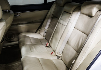 Подержанный автомобиль Lexus ES 2015 года (13 фото)