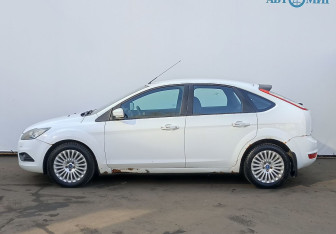 Подержанный автомобиль Ford Focus Hatchback 2009 года (8 фото)