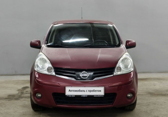 Подержанный автомобиль Nissan Note 2010 года (2 фото)