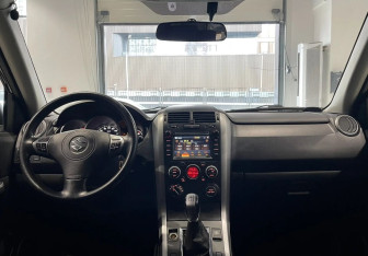 Подержанный автомобиль Suzuki Grand Vitara 2009 года (11 фото)