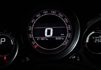 Подержанный автомобиль Citroen C4 Hatchback 2012 года (11 фото)
