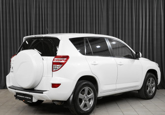 Подержанный автомобиль Toyota RAV4 2012 года (4 фото)