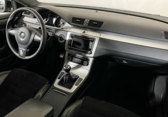Подержанный автомобиль Volkswagen Passat CC 2010 года (9 фото)