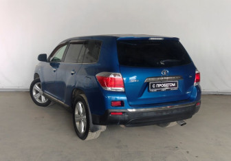 Подержанный автомобиль Toyota Highlander 2011 года (4 фото)